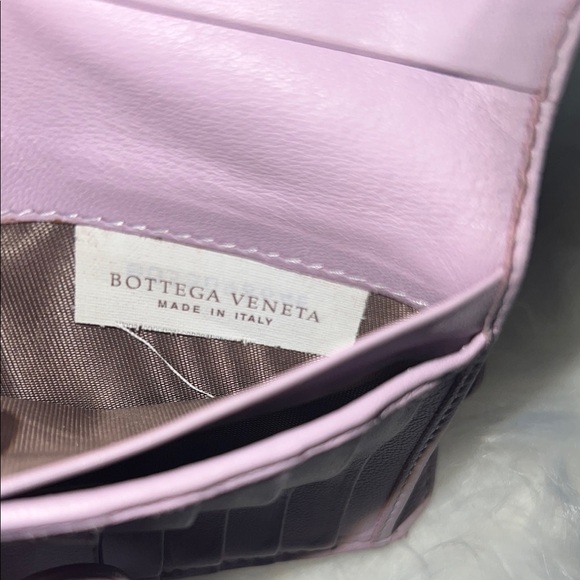Woven Leather Bottega Veneta Compact  Wallet in Lilac - Picture 6 of 7